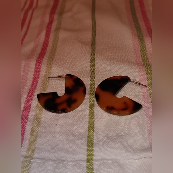 Earrings Tortoise Black Gold Brown Pierced Earrings New Pac-Man Style Shape 🤣 - Picture 4 of 4